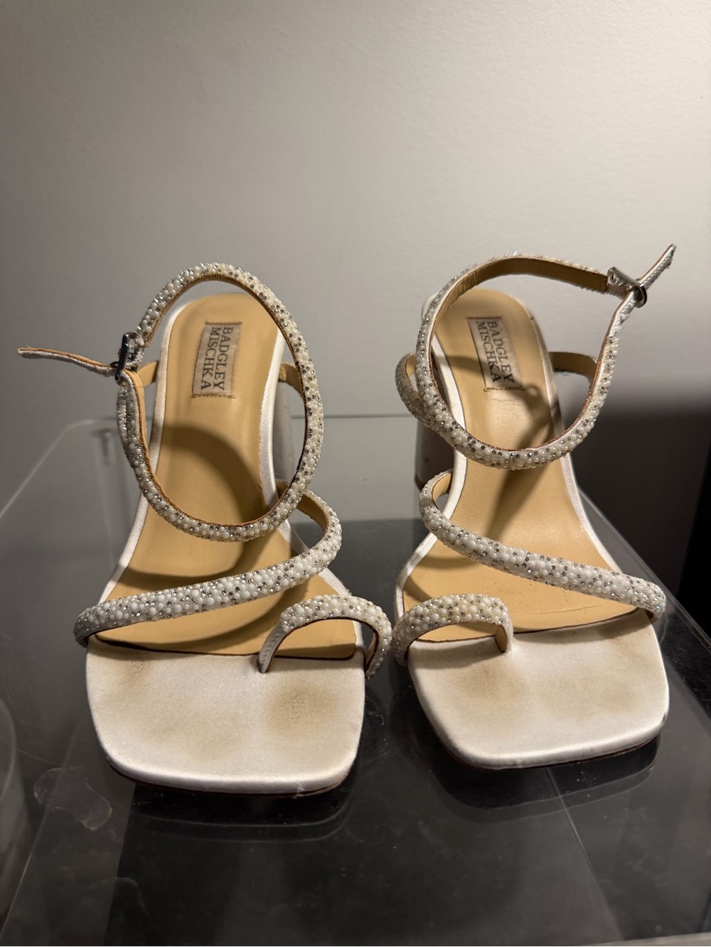 Badgley Mischka Ivory Pearl Crystal Bridal Heels Sandals Size 7